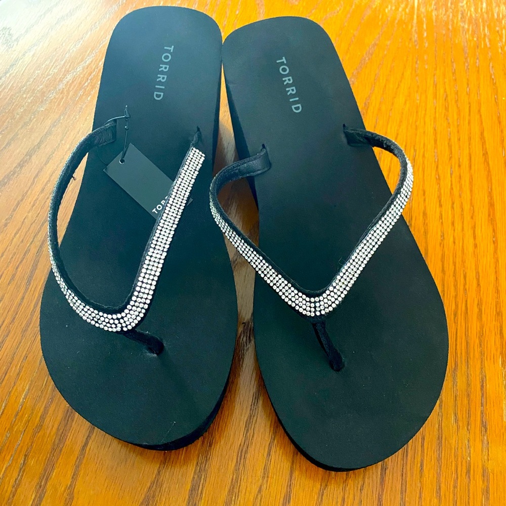 Torrid black wedge flip flops - size 8 NWT